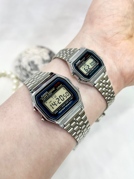 ست ساعت کاسیو کلاسیک نوستالژی زنانه و مردانه با صفحه دیجیتال lcd و بند استیل نقره ای،مدل a168