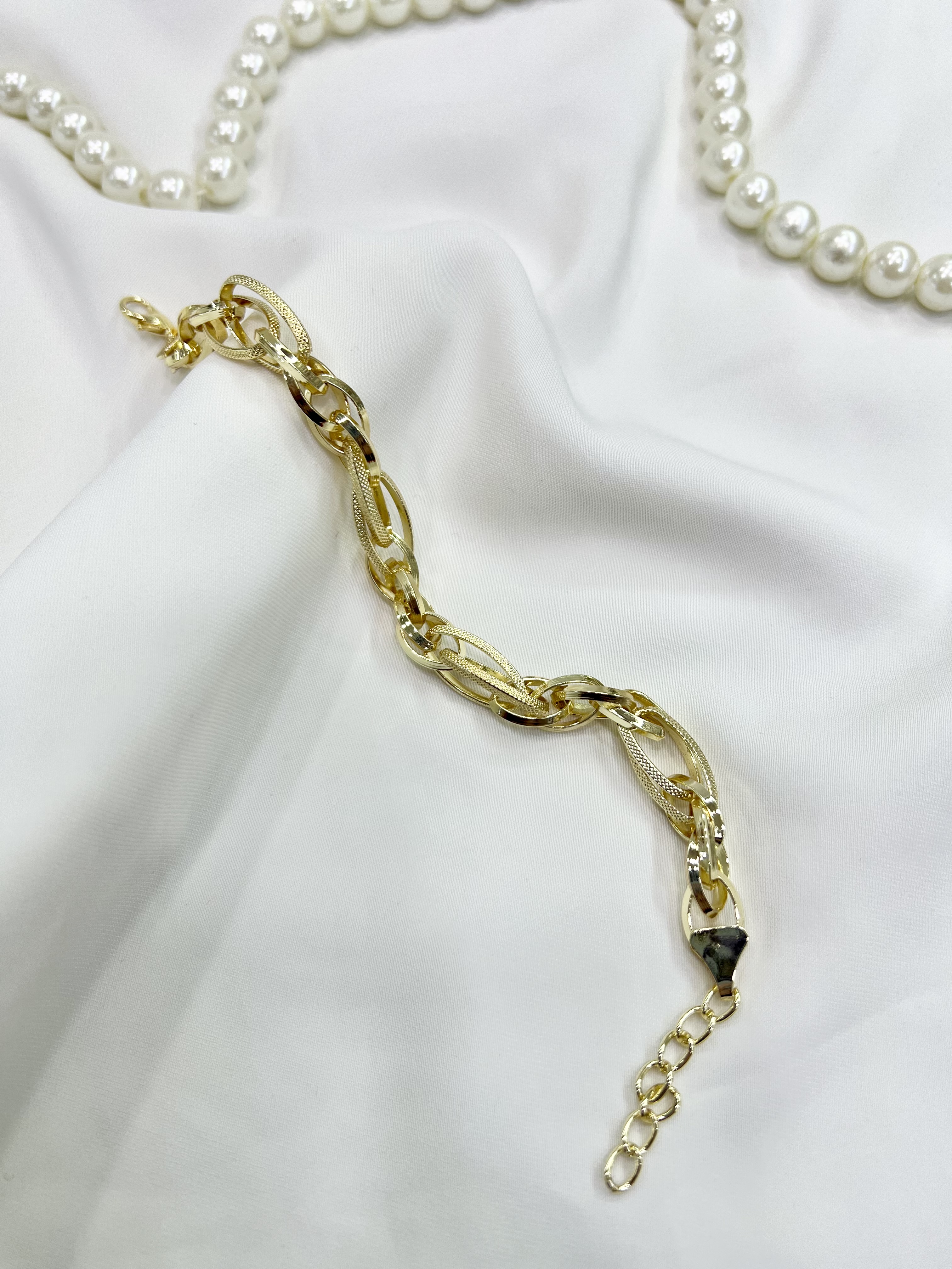 دستبند زنانه طلایی با زنجیر ضخیم و طرحی مدرن،لوکس و مقاوم