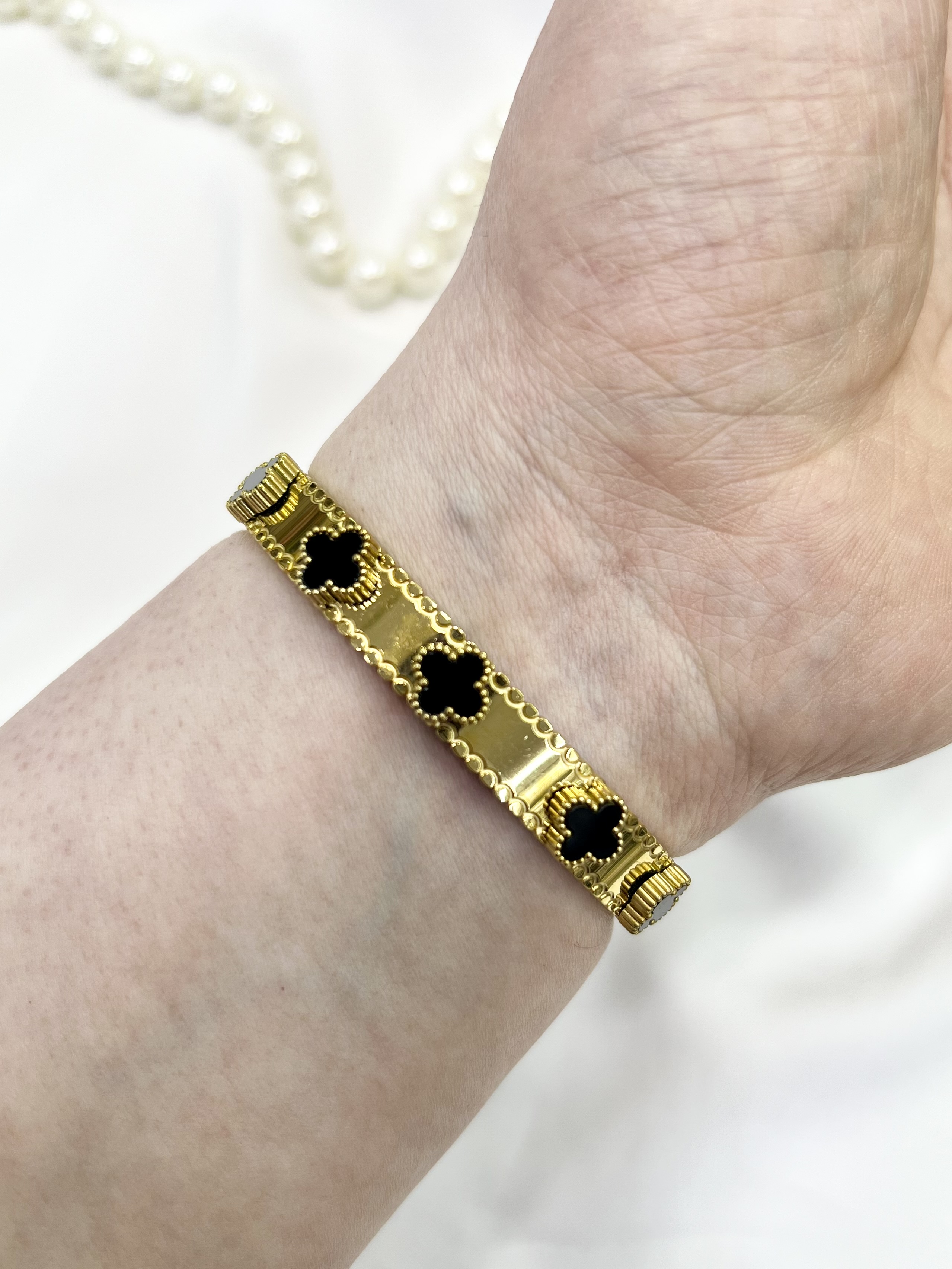 دستبند زنانه ونکلیف با مرواریدهای مشکی و طرح چهار برگ،لوکس و ظریف