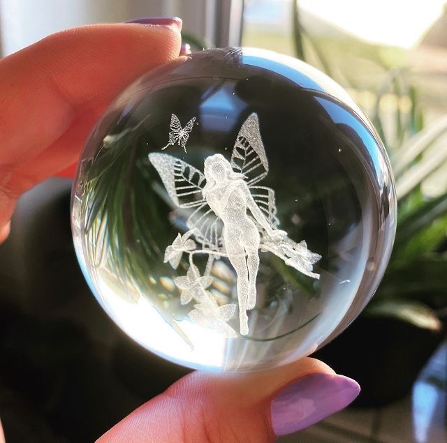 گوی کریستال سه بعدی طرح فرشته نشسته با نور led