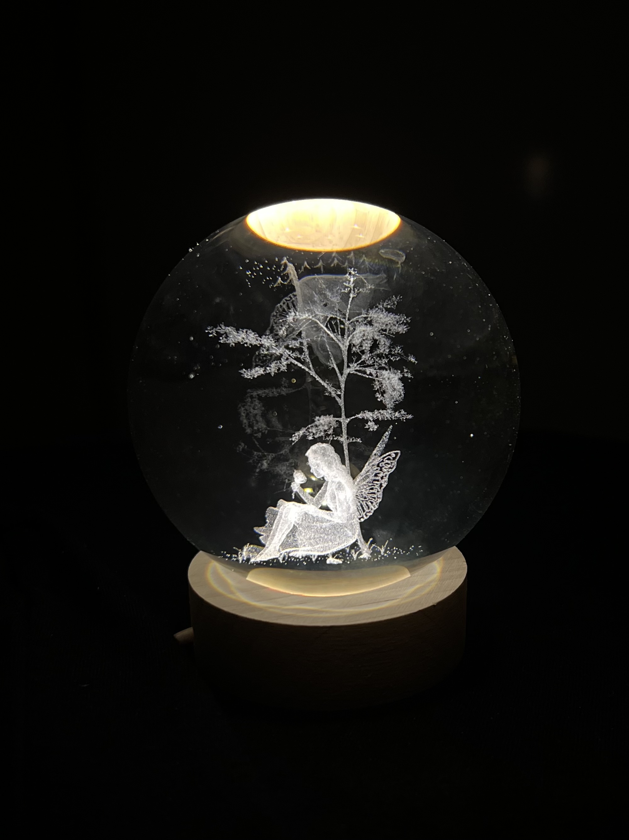 گوی کریستال سه بعدی بطرح فرشته و درخت با نور led