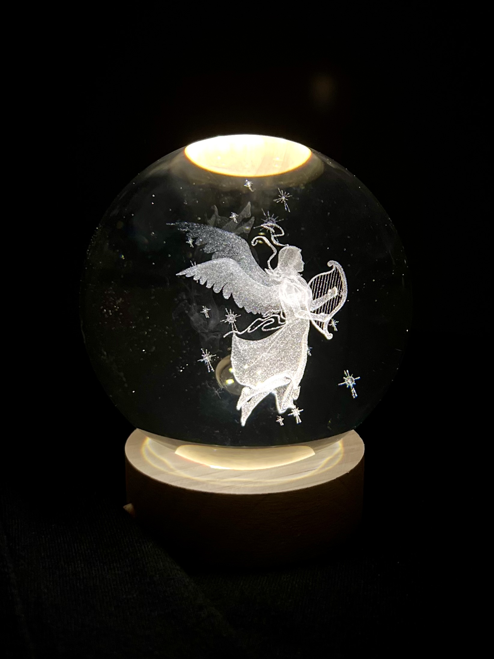 گوی کریستال سه بعدی طرح فرشته و چنگ  با نور led