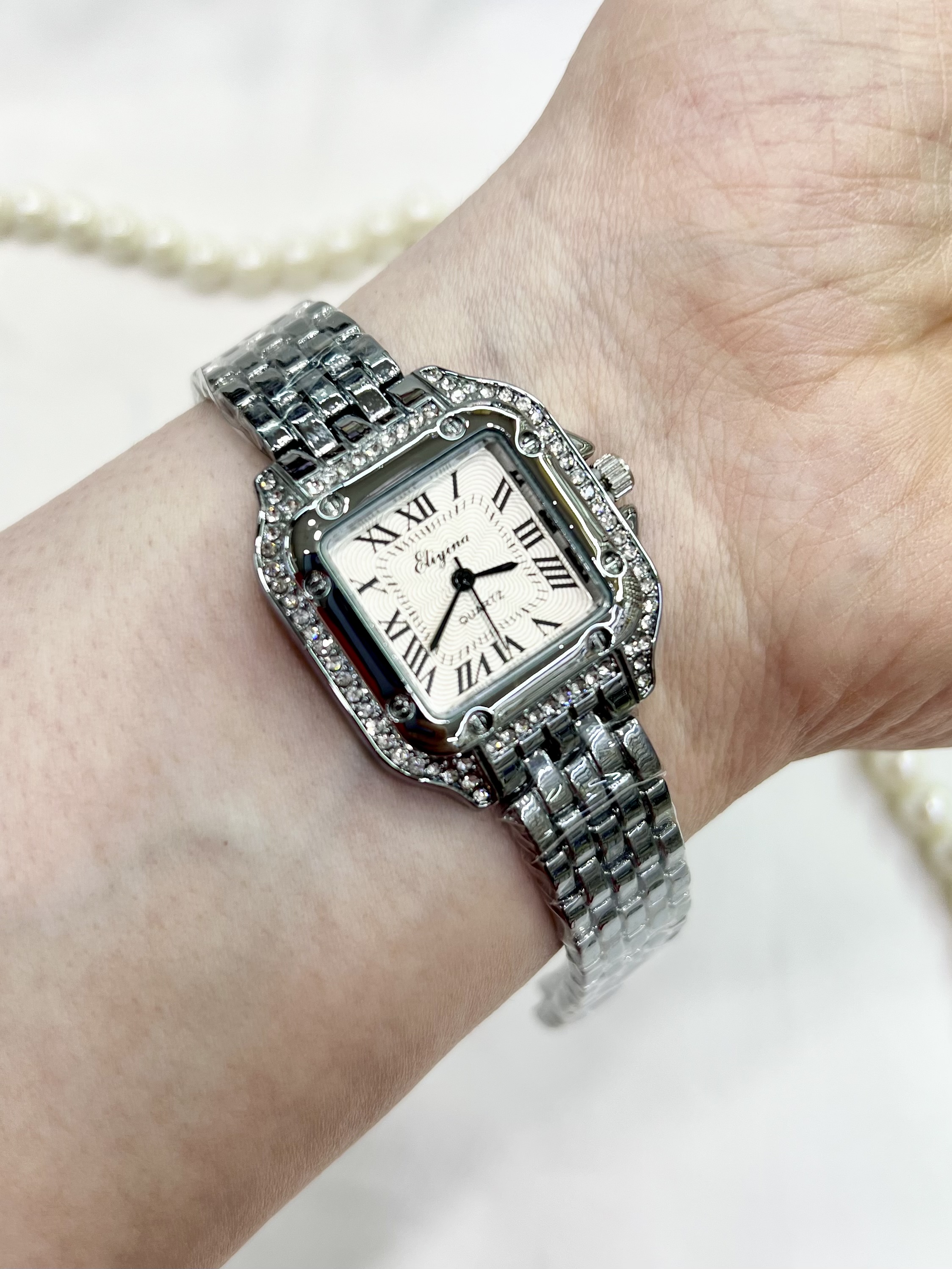 ساعت مچی زنانه الینا رنگ نقره ای  نگین دار کوارتز