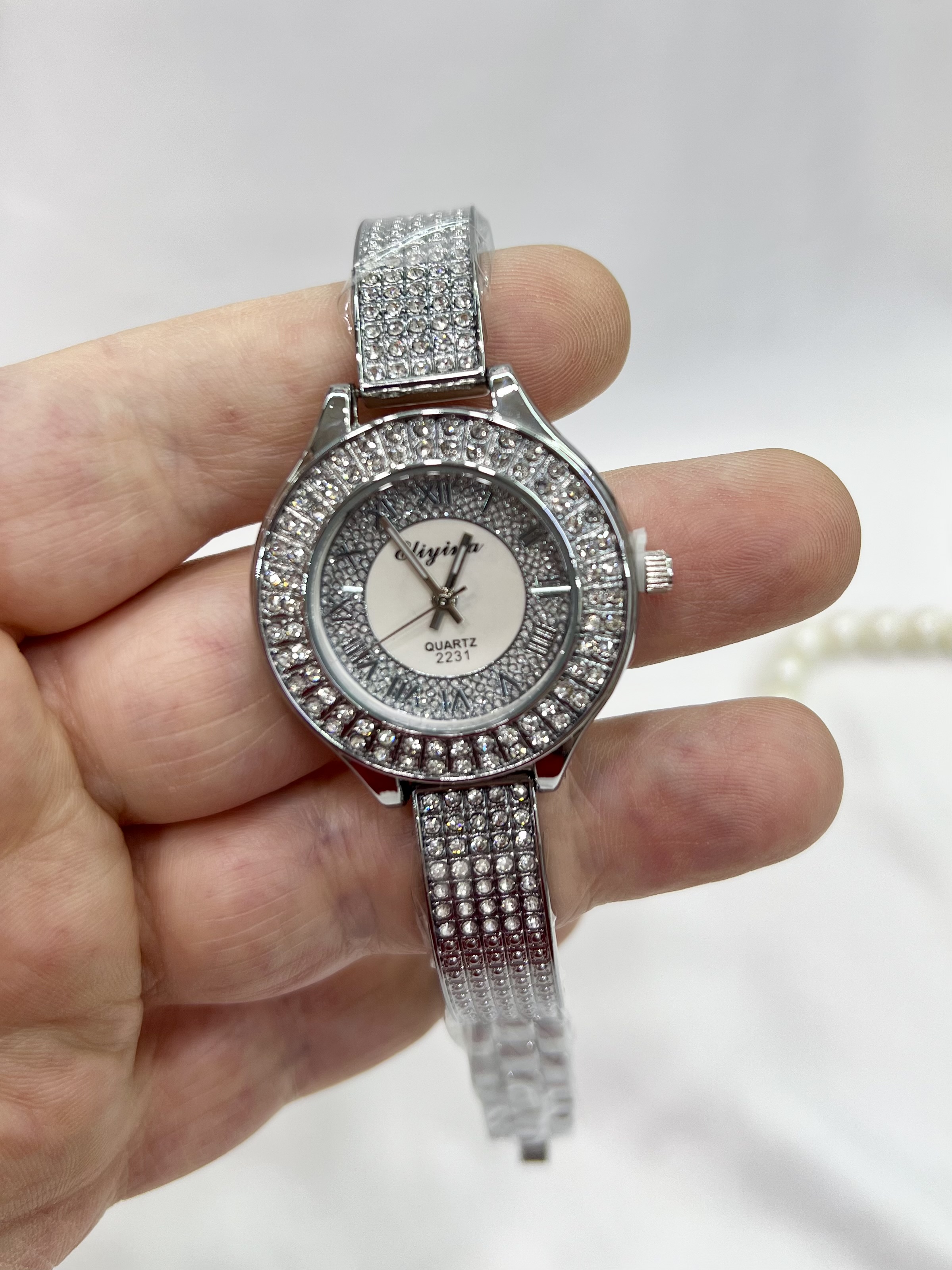 ساعت مچی زنانه الینا رنگ نقره ای نگین دار کوارتز