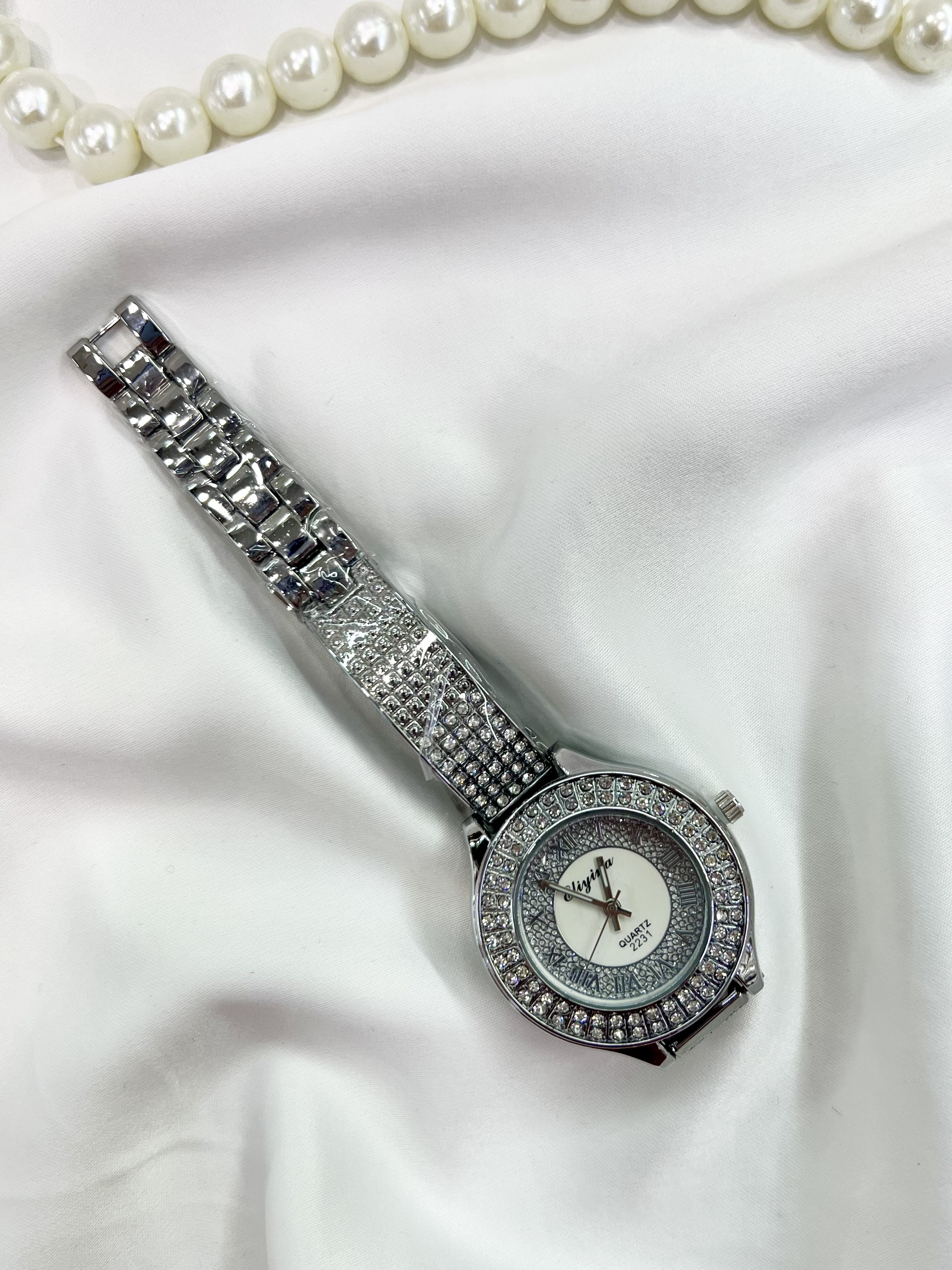 ساعت مچی زنانه الینا رنگ نقره ای نگین دار کوارتز