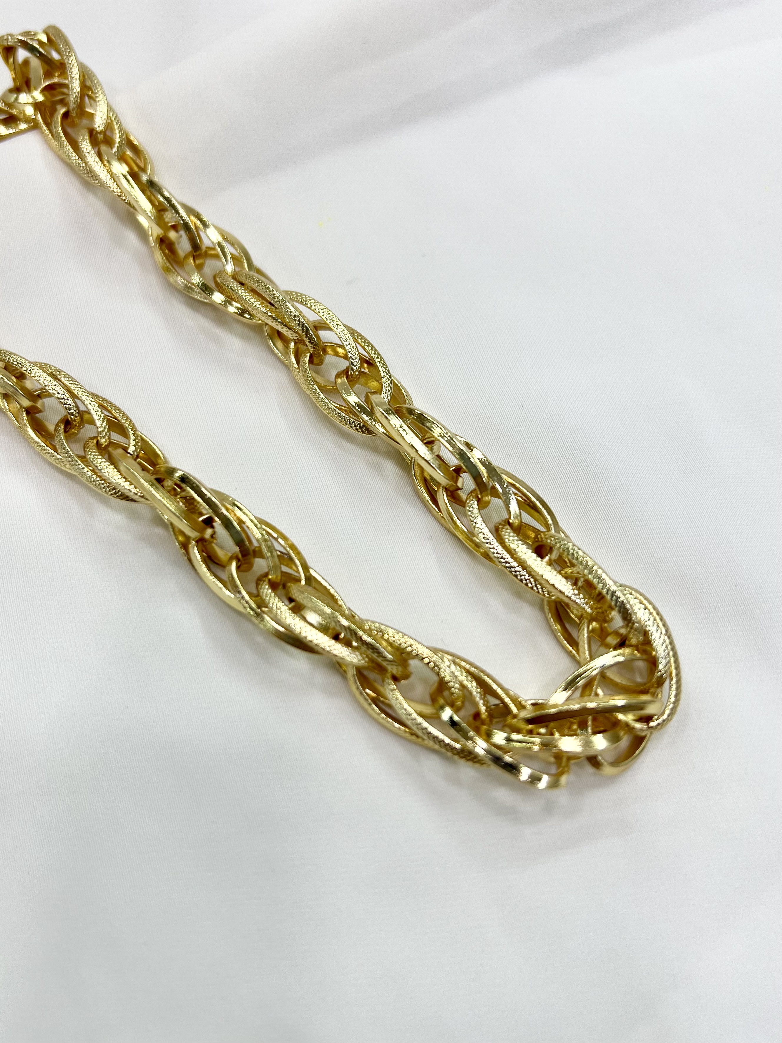 گردنبند زنجیری مشابه طلای بافت دار