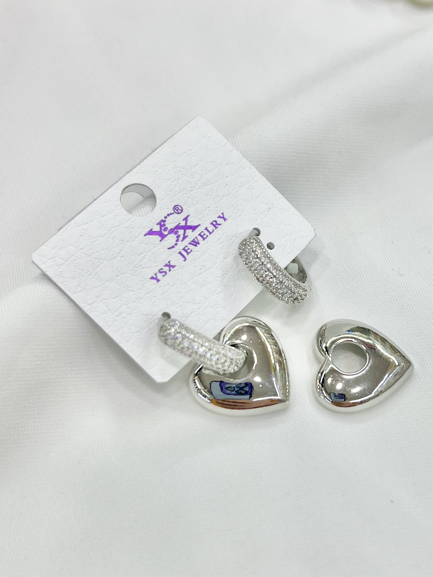 گوشواره ysx مدل  قلب نگین دار نقره ای با حلقه پاوی